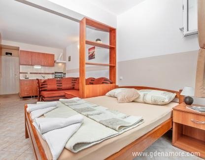 Vila Popovic Apartmani, Studio Apartman 4, privatni smeštaj u mestu Orahovac, Crna Gora - 6 (1)